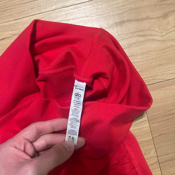 ALO Yoga Red Leggings with Sleek Fit and Stretch Fabric - Picture 3 of 7